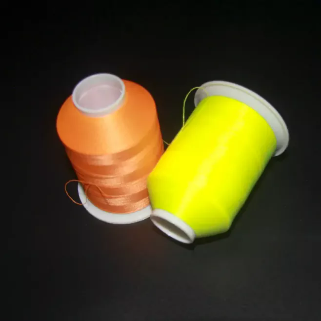 Nola funtzionatzen du Glow in the Dark haria bateriarik edo elektrizitaterik gabe?